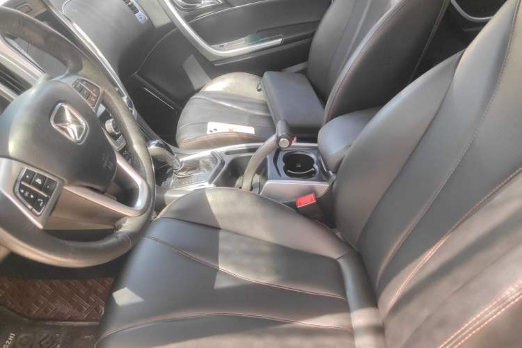 Used JMC Yusheng S350 2014 2.4T Automatic 2WD Diesel Luxury Version with Sunroof 7 Seats Left Front Seat