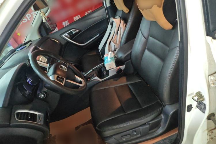 Used JMC Yusheng S350 2014 2.4T Automatic 2WD Diesel Luxury Version with Sunroof 5 Seats Left Front Seat