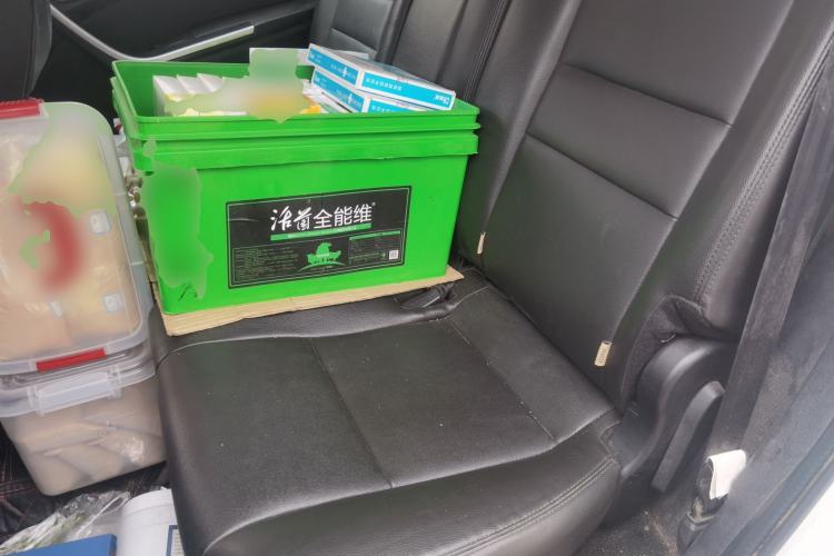 Used JMC Yusheng S350 2014 2.4T Automatic 4x4 Diesel Luxury Version with Sunroof 5 Seats Left Rear Seat