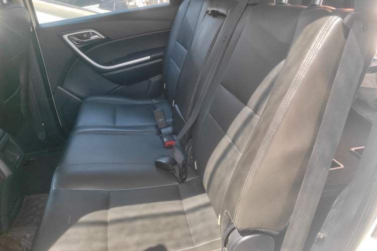 Used JMC Yusheng S350 2014 2.4T Automatic 2WD Diesel Luxury Version with Sunroof 7 Seats Left Rear Seat