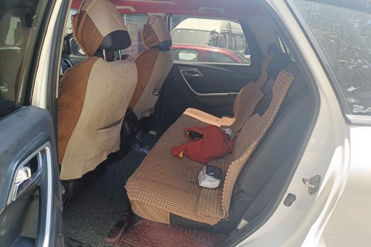 Used JMC Yusheng S350 2014 2.4T Automatic 4x4 Diesel Luxury Version with Sunroof 7 Seats Left Rear Seat