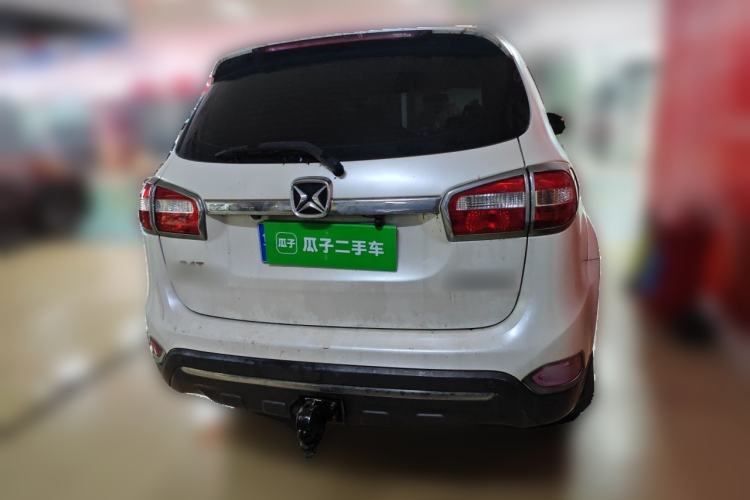 Used JMC Yusheng S350 2014 2.4T Automatic 2WD Diesel Luxury Version with Sunroof 5 Seats Rear