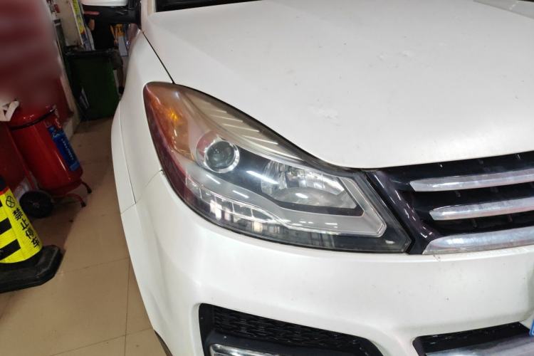 Used JMC Yusheng S350 2014 2.4T Automatic 2WD Diesel Luxury Version with Sunroof 5 Seats Right Front Headlight