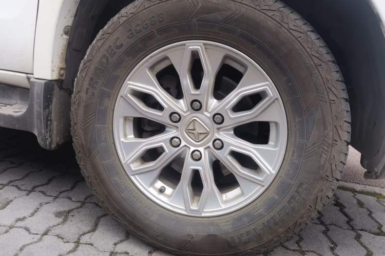 Used JMC Yusheng S350 2014 2.4T Automatic 4x4 Diesel Luxury Version with Sunroof 5 Seats Right Front Wheel Hub