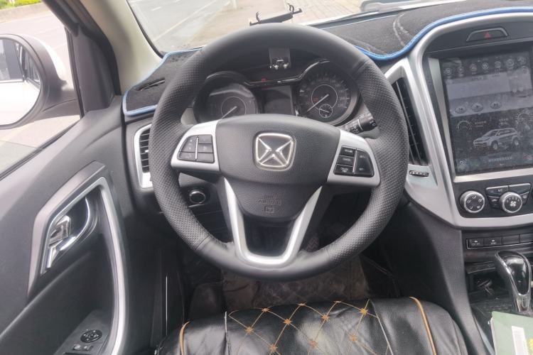 Used JMC Yusheng S350 2014 2.4T Automatic 4x4 Diesel Luxury Version with Sunroof 5 Seats Steering Wheel