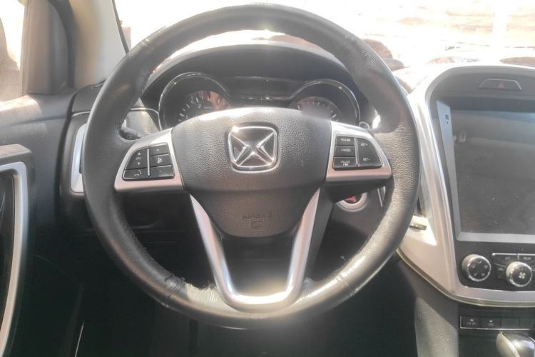 Used JMC Yusheng S350 2014 2.4T Automatic 2WD Diesel Luxury Version with Sunroof 7 Seats Steering Wheel