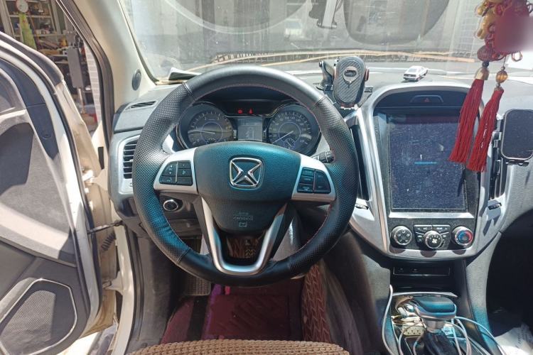 Used JMC Yusheng S350 2014 2.4T Automatic 4x4 Diesel Luxury Version with Sunroof 7 Seats Steering Wheel