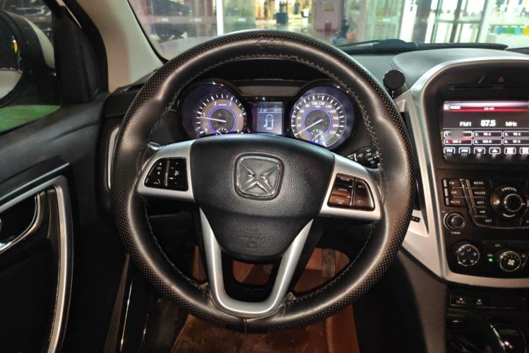 Used JMC Yusheng S350 2014 2.4T Automatic 2WD Diesel Luxury Version with Sunroof 5 Seats Steering Wheel