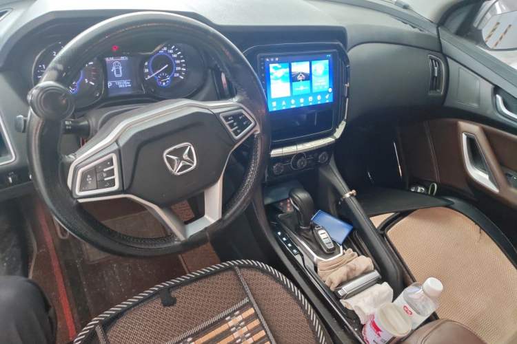 Used JMC Yusheng S350 2016 2.4T Automatic 4x4 Diesel Luxury 5-Seater Center Console
