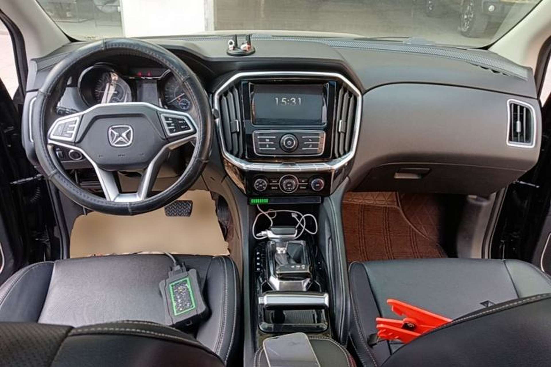 Used JMC Yusheng S350 2016 2.0T Automatic 4x4 Gasoline Luxury Version with Sunroof 7 Seats Center Console