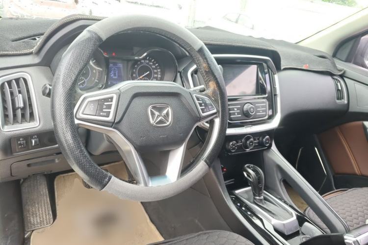 Used JMC Yusheng S350 2016 2.0T Automatic Two-Wheel Drive Gasoline Luxury Edition 5 Seats Center Console