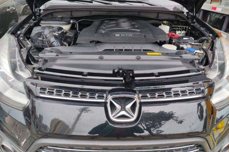 Used JMC Yusheng S350 2016 2.0T Automatic 4x4 Gasoline Luxury Version with Sunroof 7 Seats Engine Bay