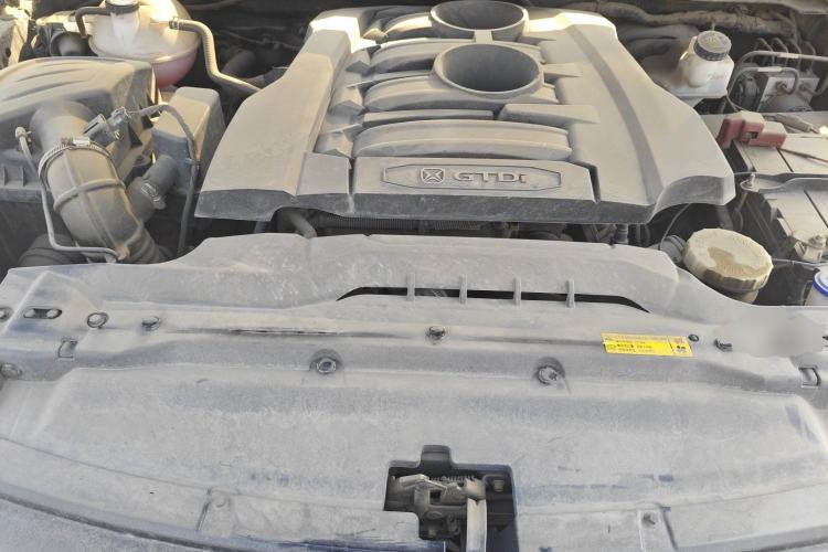 Used JMC Yusheng S350 2016 2.0T Automatic All-Wheel Drive Gasoline Ultra-Luxury 5-Seater Engine Bay