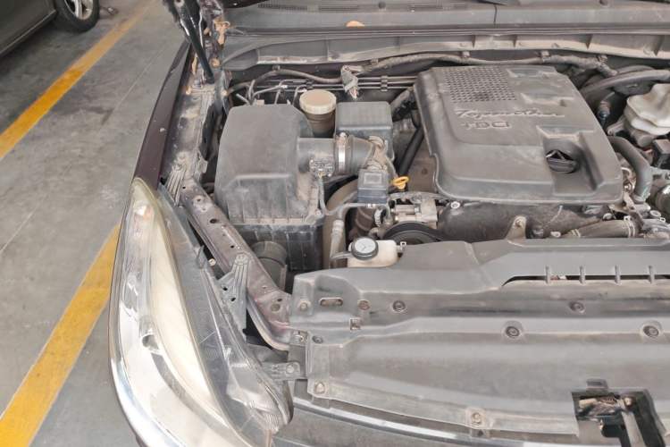 Used JMC Yusheng S350 2016 2.4T Automatic 4x4 Diesel Luxury 5-Seater Engine Bay Right