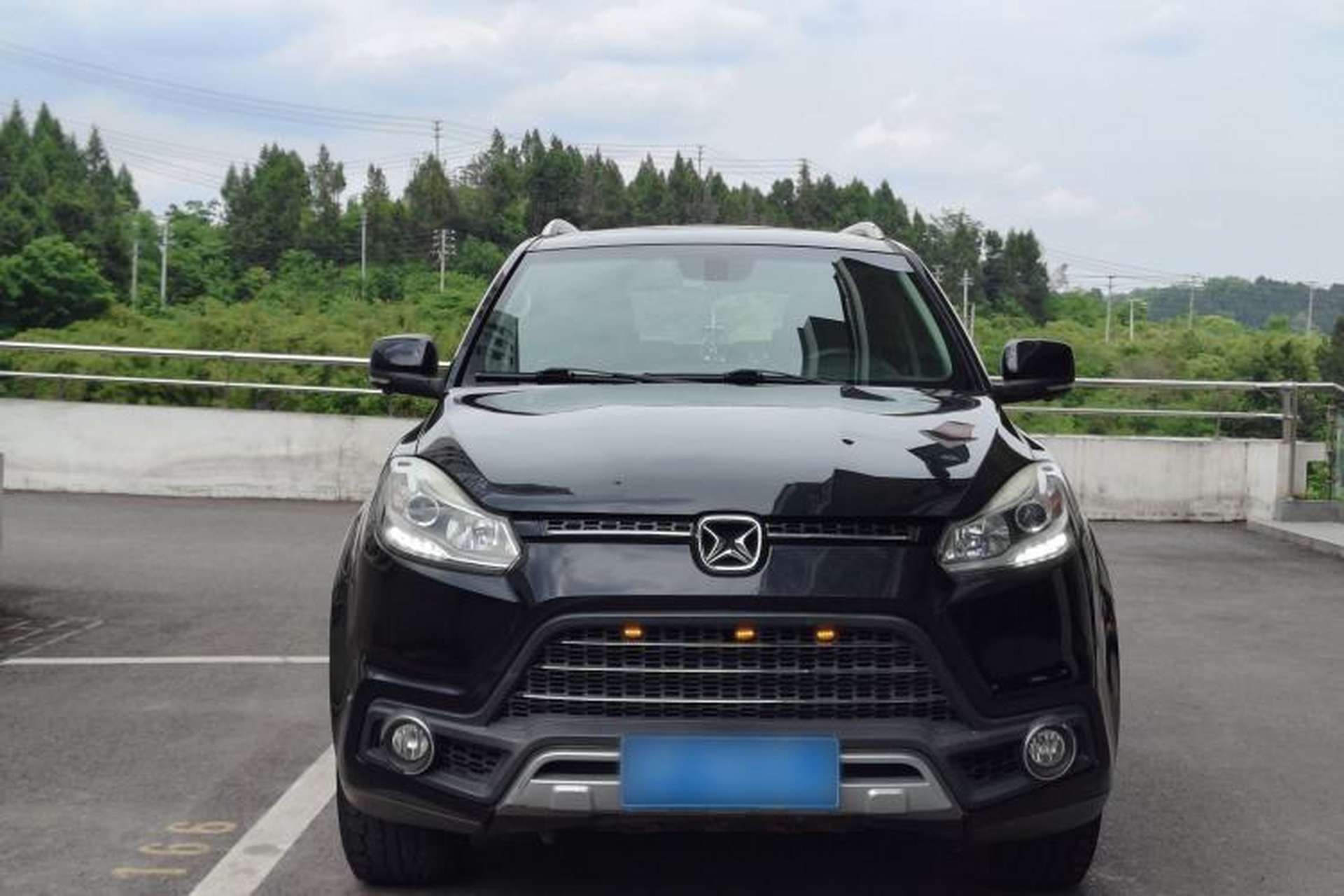 Used JMC Yusheng S350 2016 2.0T Automatic 4x4 Gasoline Luxury Version with Sunroof 7 Seats Exterior 2