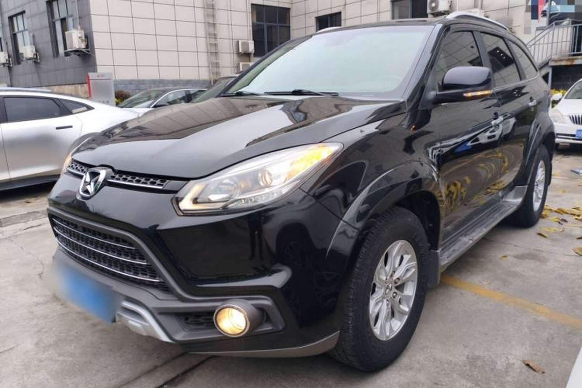 Used JMC Yusheng S350 2016 2.0T Automatic 4x4 Gasoline Luxury Version with Sunroof 7 Seats Front Left 45 Deg