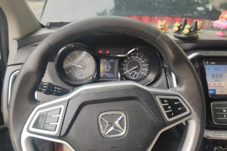 Used JMC Yusheng S350 2016 2.0T Automatic Two-Wheel Drive Gasoline Luxury Version with Sunroof 5 Seats Instrument Cluster
