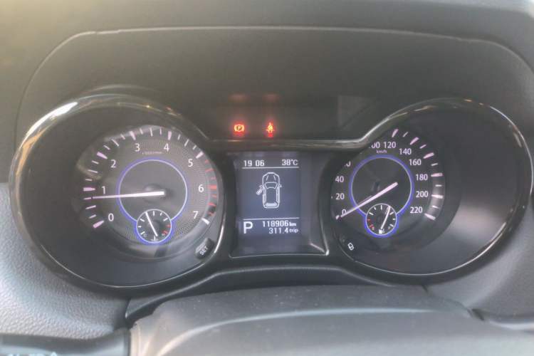 Used JMC Yusheng S350 2016 2.0T Automatic All-Wheel Drive Gasoline Ultra-Luxury 5-Seater Instrument Cluster