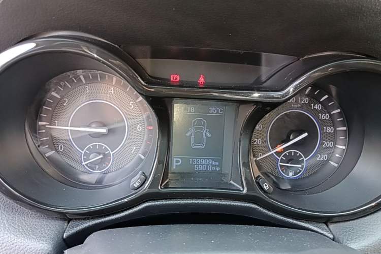 Used JMC Yusheng S350 2016 2.0T Automatic 4x4 Gasoline Luxury Version with Sunroof 7 Seats Instrument Cluster