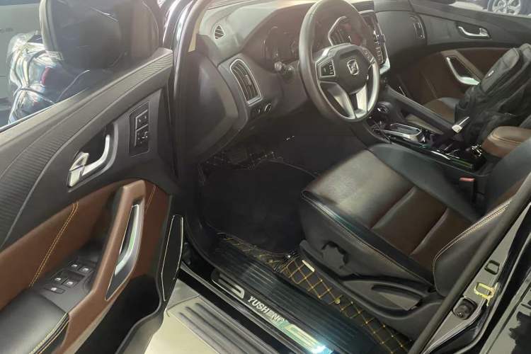 Used JMC Yusheng S350 2016 2.0T Automatic All-Wheel Drive Gasoline Luxury Edition 5 Seats Interior 3