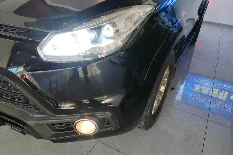 Used JMC Yusheng S350 2016 2.0T Automatic All-Wheel Drive Gasoline Luxury Version with Sunroof 5 Seats Left Front Headlight