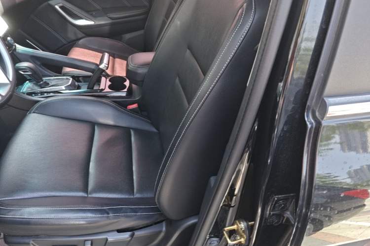 Used JMC Yusheng S350 2016 2.0T Automatic Two-Wheel Drive Gasoline Luxury Version with Sunroof 5 Seats Left Front Seat