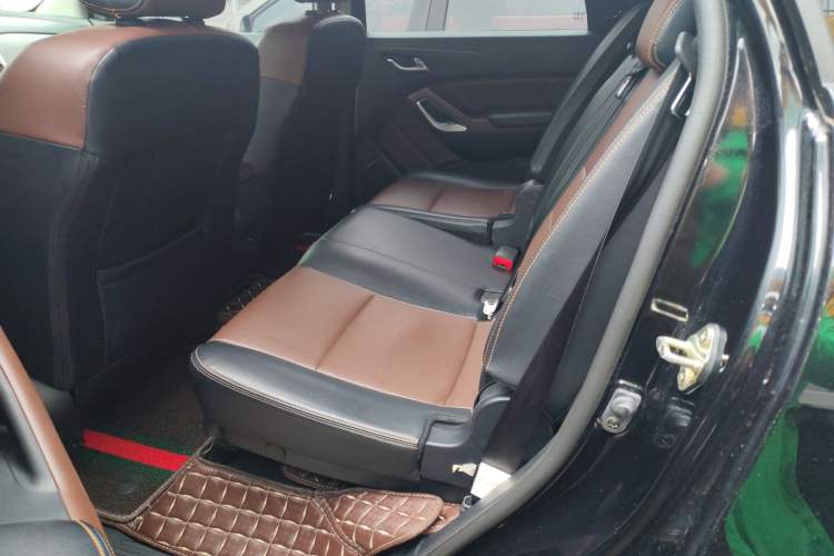 Used JMC Yusheng S350 2016 2.0T Automatic 4x4 Gasoline Luxury Version with Sunroof 7 Seats Left Rear Seat