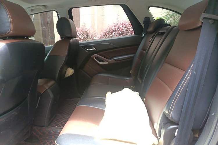Used JMC Yusheng S350 2016 2.0T Automatic All-Wheel Drive Gasoline Luxury Version with Sunroof 5 Seats Left Rear Seat