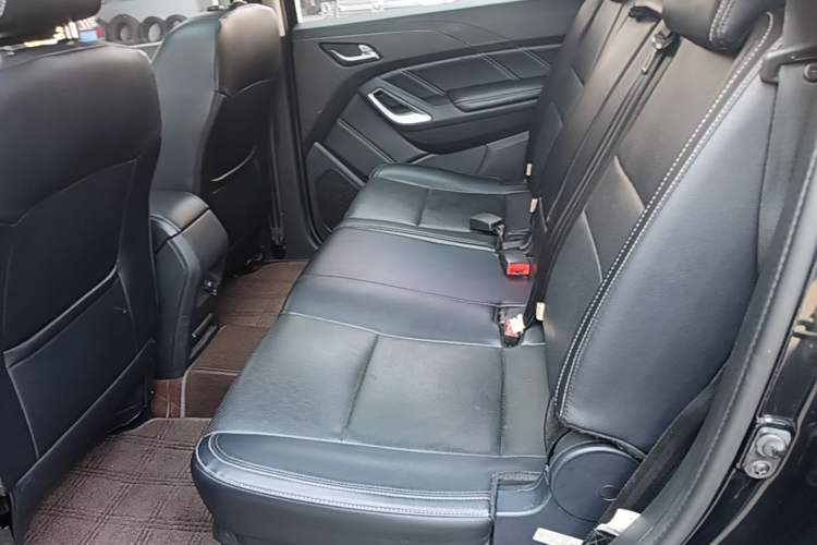 Used JMC Yusheng S350 2016 2.0T Automatic 4x4 Gasoline Luxury Version with Sunroof 7 Seats Left Rear Seat