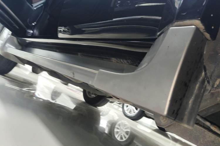 Used JMC Yusheng S350 2016 2.0T Automatic Two-Wheel Drive Gasoline Luxury Edition 5 Seats Left Side Sill