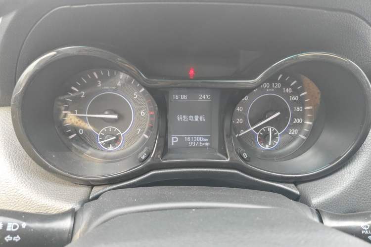 Used JMC Yusheng S350 2016 2.0T Automatic All-Wheel Drive Gasoline Ultra-Luxury 5-Seater Odometer Close Up