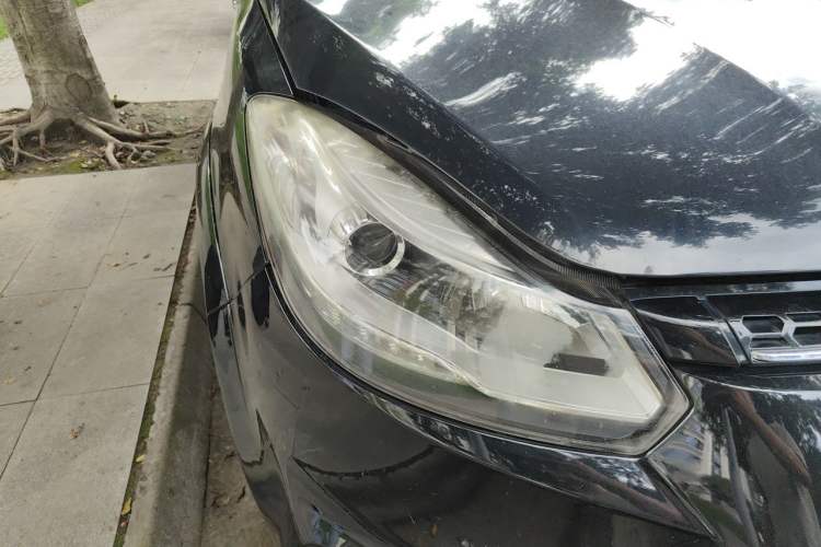 Used JMC Yusheng S350 2016 2.4T Automatic 2WD Diesel Luxury Version with Sunroof 7 Seats Right Front Headlight