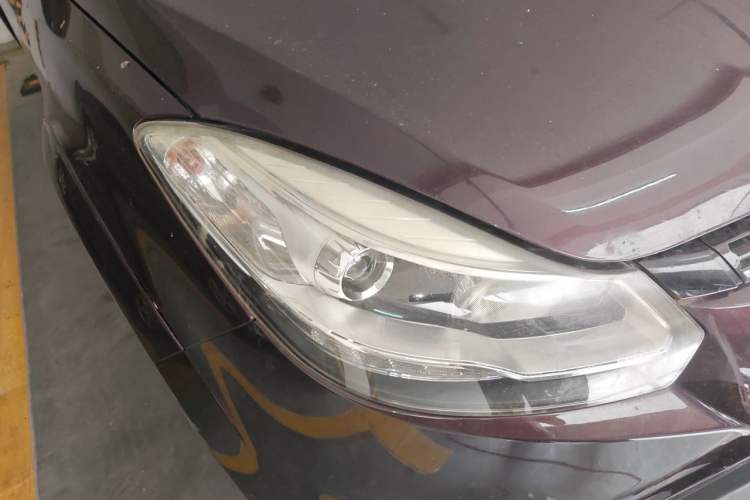Used JMC Yusheng S350 2016 2.4T Automatic 4x4 Diesel Luxury 5-Seater Right Front Headlight