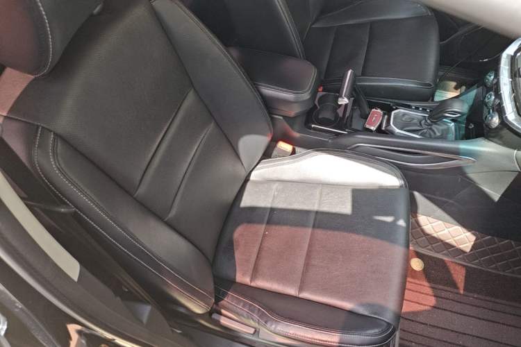 Used JMC Yusheng S350 2016 2.0T Automatic Two-Wheel Drive Gasoline Luxury Version with Sunroof 5 Seats Right Front Seat