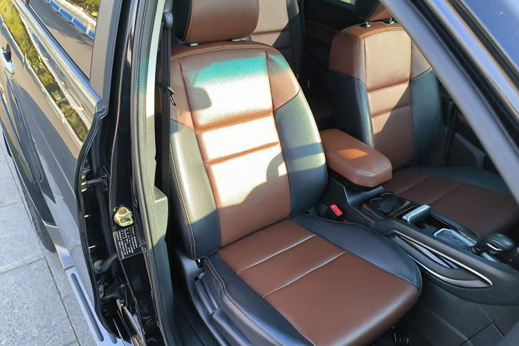 Used JMC Yusheng S350 2016 2.0T Automatic All-Wheel Drive Gasoline Luxury Edition 5 Seats Right Front Seat