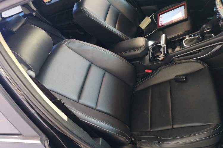 Used JMC Yusheng S350 2016 2.0T Automatic All-Wheel Drive Gasoline Luxury Version with Sunroof 5 Seats Right Front Seat