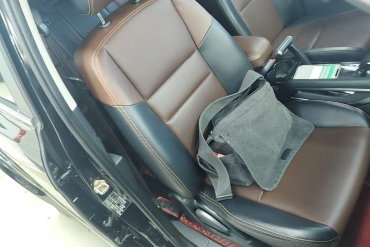 Used JMC Yusheng S350 2016 2.0T Automatic Two-Wheel Drive Gasoline Luxury Edition 5 Seats Right Front Seat