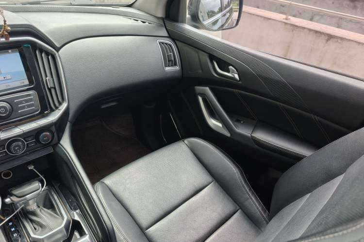 Used JMC Yusheng S350 2016 2.0T Automatic 4x4 Gasoline Luxury Version with Sunroof 7 Seats Right Front Seat