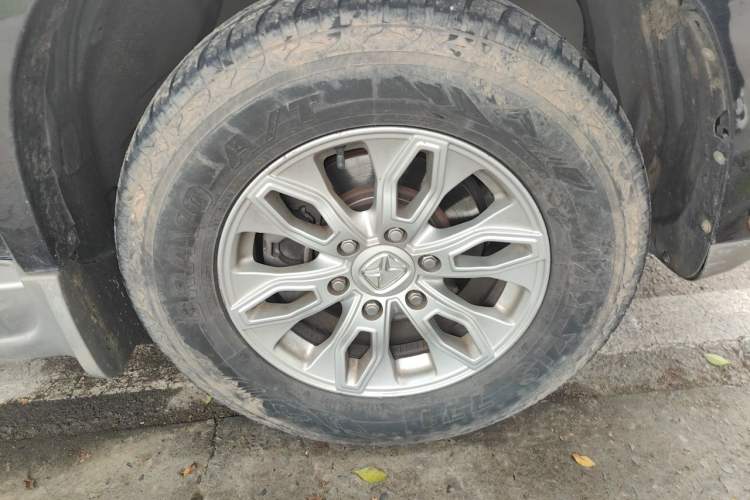 Used JMC Yusheng S350 2016 2.4T Automatic 2WD Diesel Luxury Version with Sunroof 7 Seats Right Front Wheel Hub