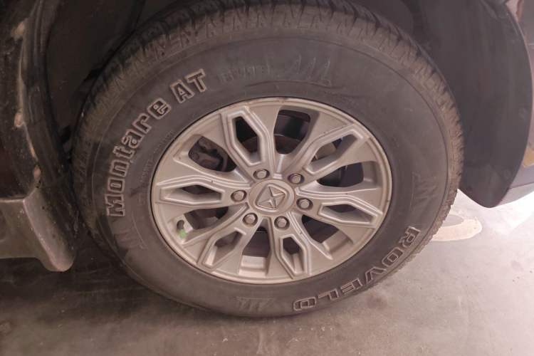 Used JMC Yusheng S350 2016 2.4T Automatic 4x4 Diesel Luxury 5-Seater Right Front Wheel Hub