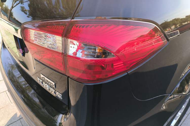 Used JMC Yusheng S350 2016 2.0T Automatic All-Wheel Drive Gasoline Luxury Edition 5 Seats Right Rear Taillight