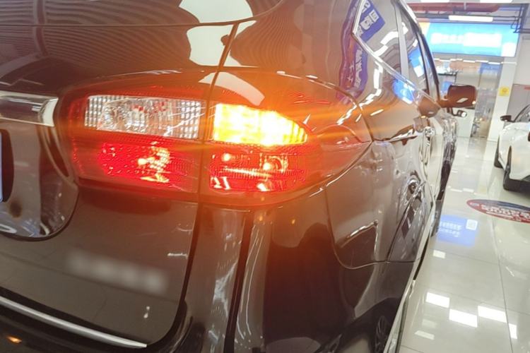 Used JMC Yusheng S350 2016 2.0T Automatic Two-Wheel Drive Gasoline Luxury Edition 5 Seats Right Rear Taillight