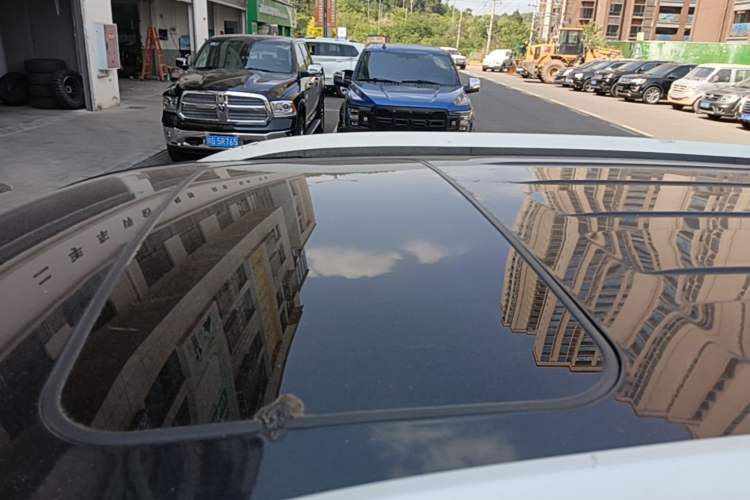 Used JMC Yusheng S350 2016 2.0T Automatic 4x4 Gasoline Luxury Version with Sunroof 7 Seats Roof