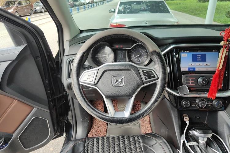 Used JMC Yusheng S350 2016 2.4T Automatic 2WD Diesel Luxury Version with Sunroof 7 Seats Steering Wheel