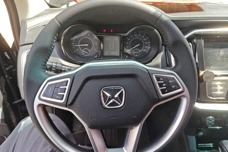 Used JMC Yusheng S350 2016 2.0T Automatic Two-Wheel Drive Gasoline Luxury Version with Sunroof 5 Seats Steering Wheel