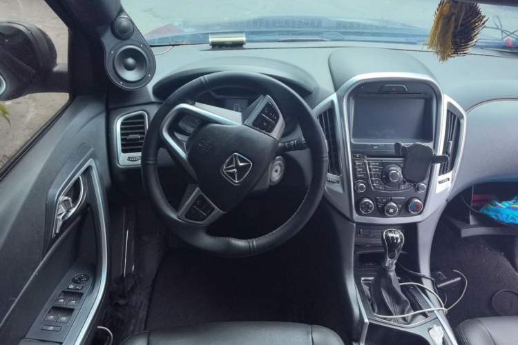 Used JMC Yusheng S350 2016 2.4T Manual Two-Wheel Drive Diesel Luxury Edition 5 Seats Steering Wheel