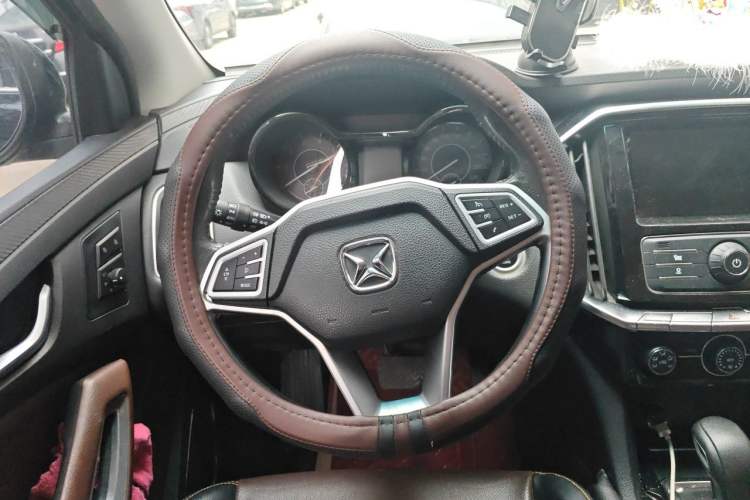 Used JMC Yusheng S350 2016 2.0T Automatic Two-Wheel Drive Gasoline Luxury Edition 5 Seats Steering Wheel