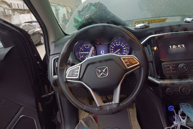 Used JMC Yusheng S350 2016 2.0T Manual Two-Wheel Drive Gasoline Luxury Version with Sunroof 5 Seats Steering Wheel