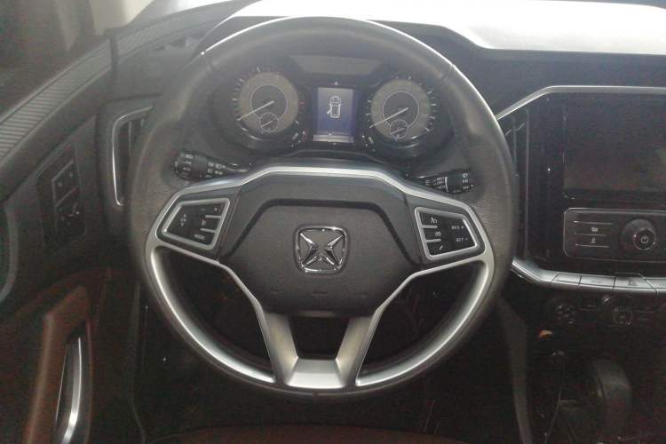 Used JMC Yusheng S350 2016 2.0T Automatic All-Wheel Drive Gasoline Luxury Edition 5 Seats Steering Wheel