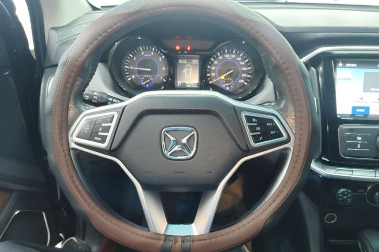 Used JMC Yusheng S350 2016 2.0T Automatic Two-Wheel Drive Gasoline Luxury Edition 5 Seats Steering Wheel